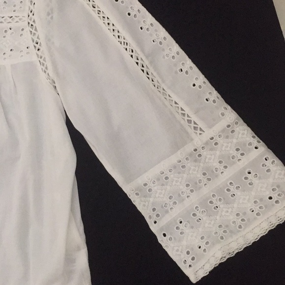 NWOT Eyelet detail ruffle bottom blouse - Picture 5 of 6